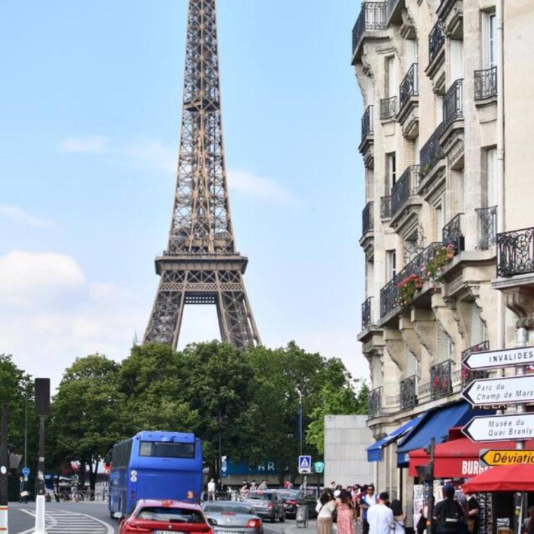 Newly furnished 2BR AC near Eiffel Tower - Apartment - 3