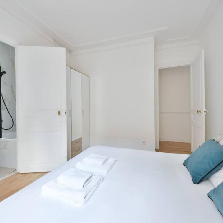 Newly furnished 2BR AC near Eiffel Tower - Apartment - 6