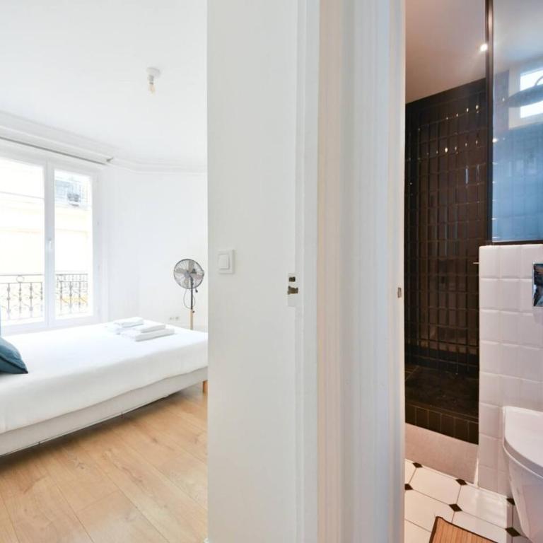 Newly furnished 2BR AC near Eiffel Tower - Apartment - 7