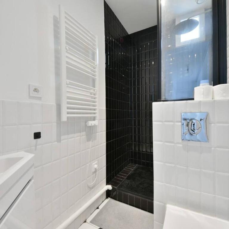 Newly furnished 2BR AC near Eiffel Tower - Apartment - 11