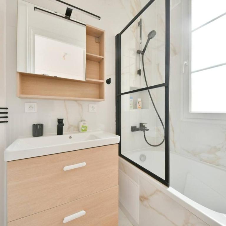 Newly furnished 2BR AC near Eiffel Tower - Apartment - 13