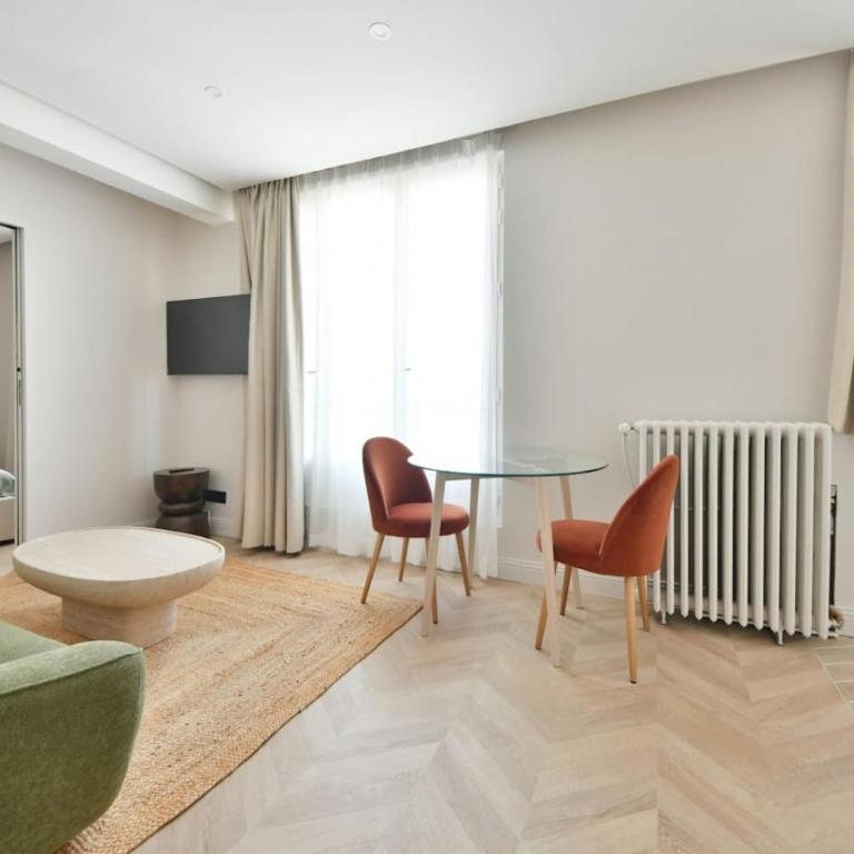 Eiffel Tower View 1BR Newly Renovated and Bright - Appartement - 3