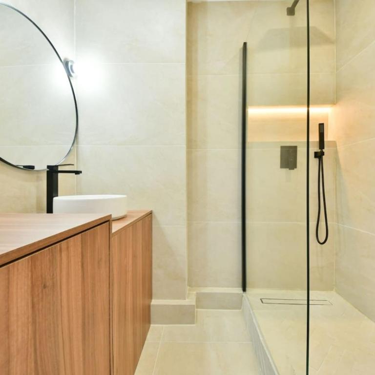 Eiffel Tower View 1BR Newly Renovated and Bright - Appartement - 7
