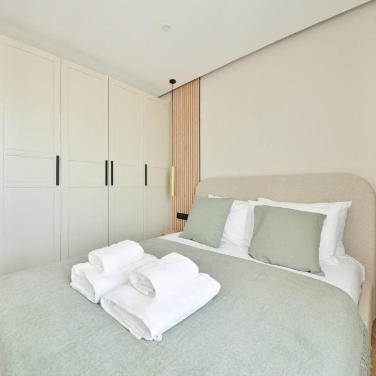 Eiffel Tower View 1BR Newly Renovated and Bright - Appartement - 13