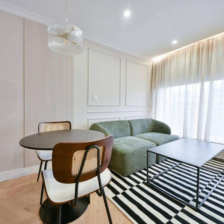 Luxury Studio with Stunning Eiffel Tower View - Appartement - 3
