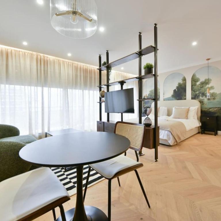 Luxury Studio with Stunning Eiffel Tower View - Appartement - 22