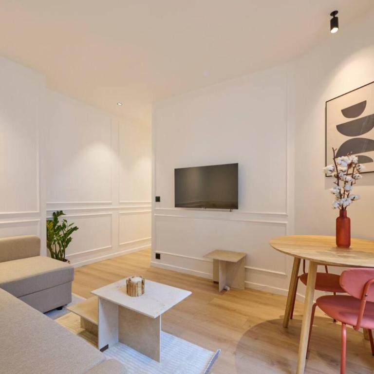 Chic Cozy 1BR Near Eiffel Tower Netflix and WiFi - Appartement - 2