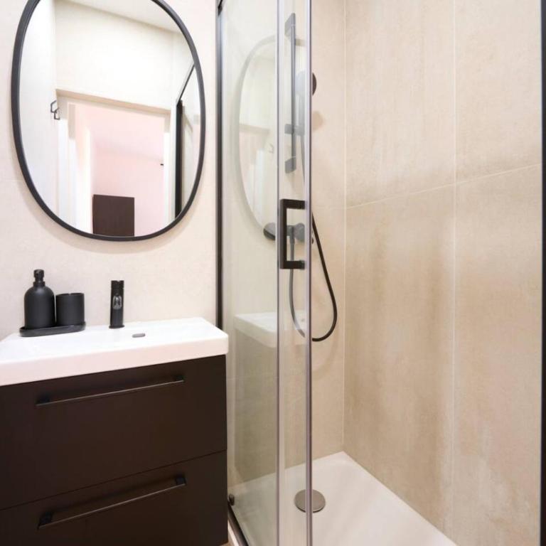 Chic Cozy 1BR Near Eiffel Tower Netflix and WiFi - Appartement - 5