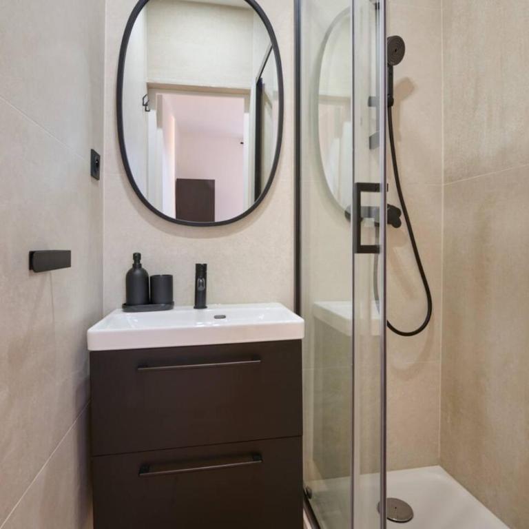 Chic Cozy 1BR Near Eiffel Tower Netflix and WiFi - Appartement - 8