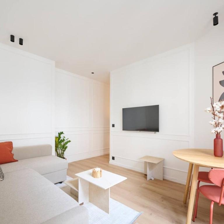 Chic Cozy 1BR Near Eiffel Tower Netflix and WiFi - Appartement - 13