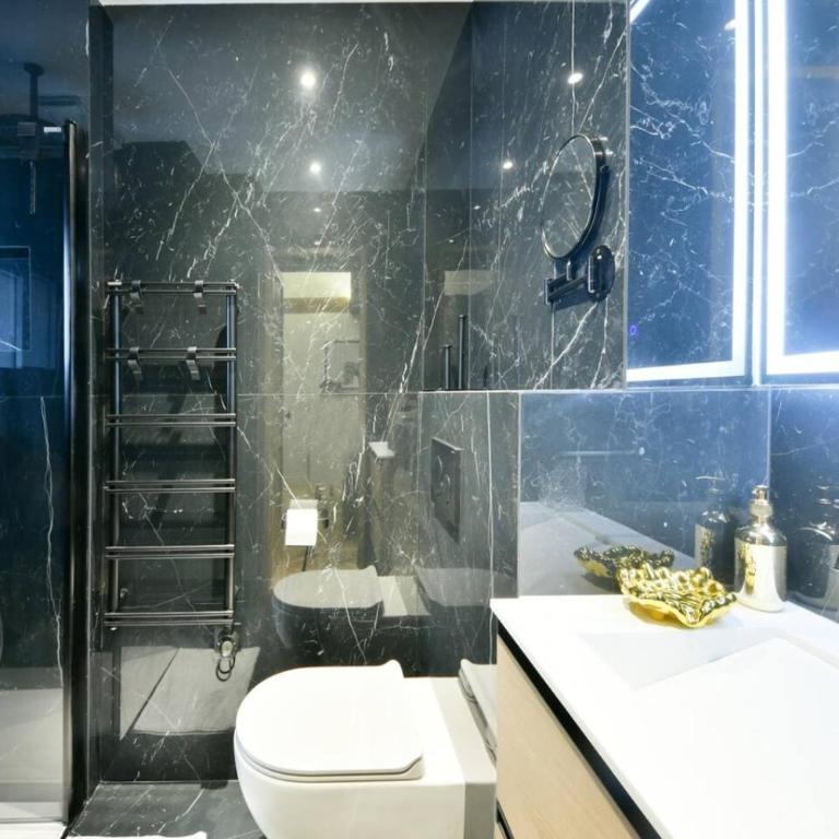 Luxurious 3BR near Champs Elysees Parisian Charm - Appartement - 7