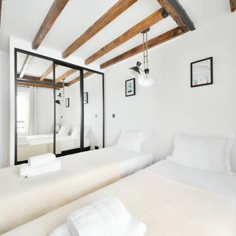 Luxurious 3BR near Champs Elysees Parisian Charm - Appartement - 10