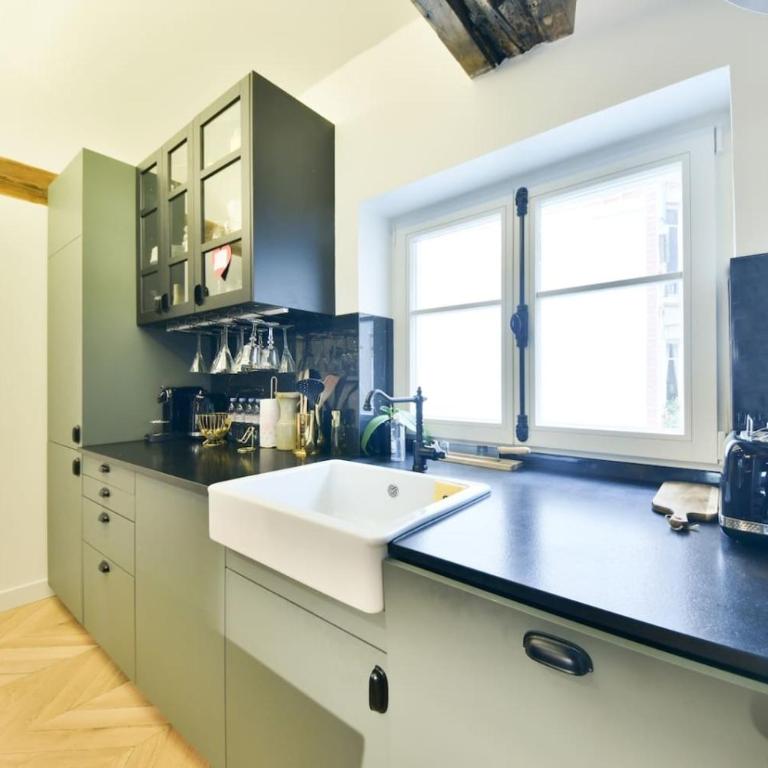 Luxurious 3BR near Champs Elysees Parisian Charm - Appartement - 11