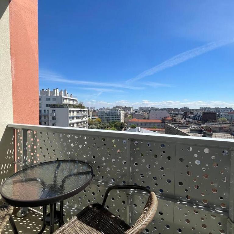 Vibrant 1BR with balcony and view of Eiffel Tower - Appartement - 10