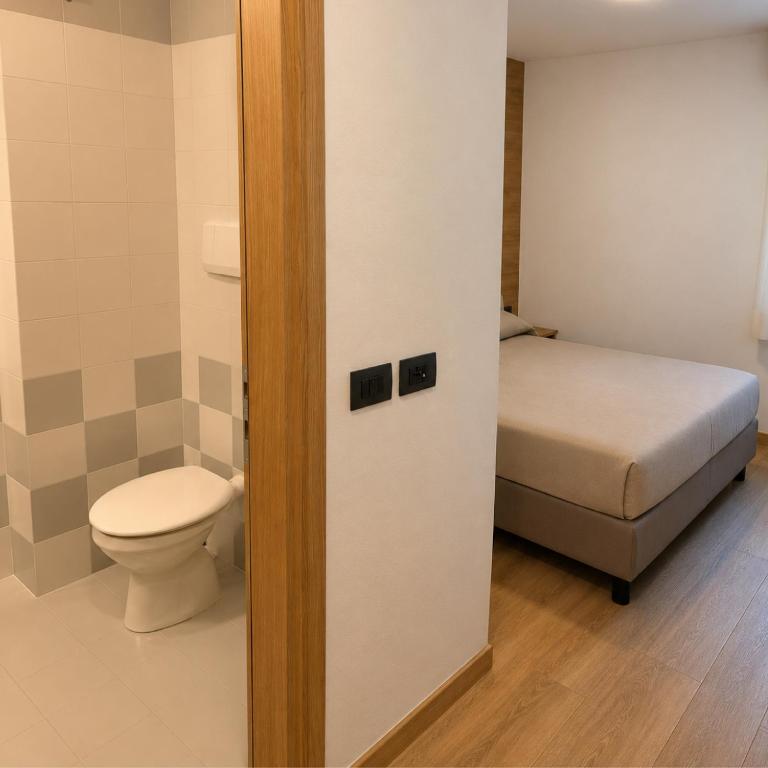 Hotel Italo - Petite Chambre Double ou Lits Jumeaux - 6