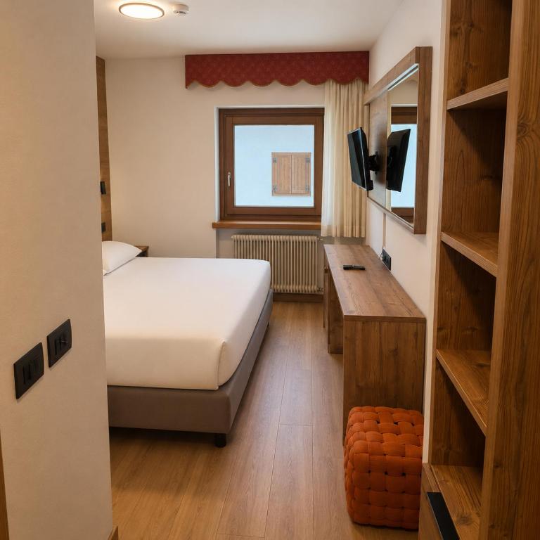 Hotel Italo - Petite Chambre Double ou Lits Jumeaux - 8