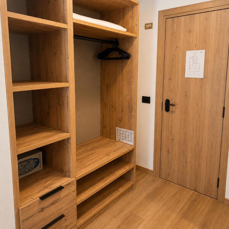 Hotel Italo - Petite Chambre Double ou Lits Jumeaux - 5