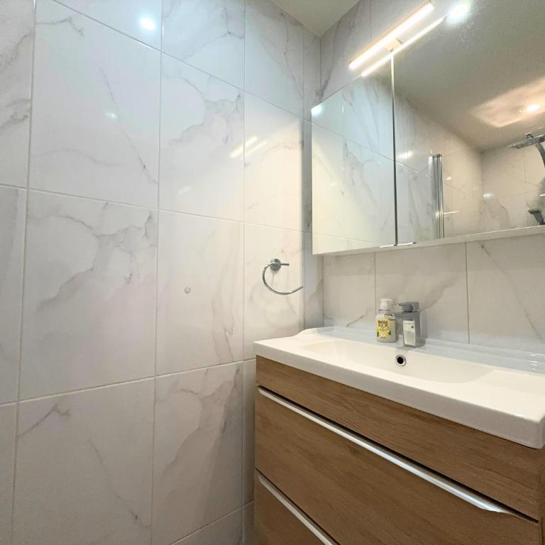 Superbe T3 rénové & climatisé à 5 min des plages - Apartment mit 2 Schlafzimmern - 13