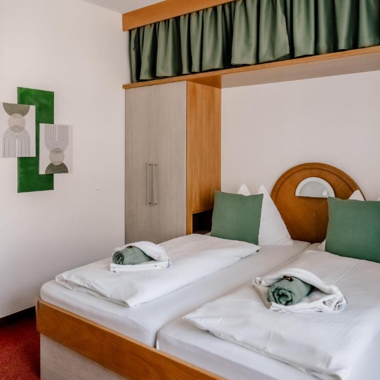 Pension Haus Aschgan - Doppelzimmer mit Balkon - 1