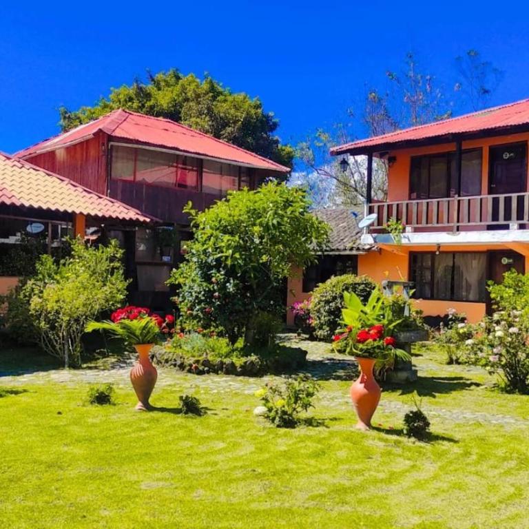 Las Orquídeas Runtun Lodge - Family Room with Mountain View - 4