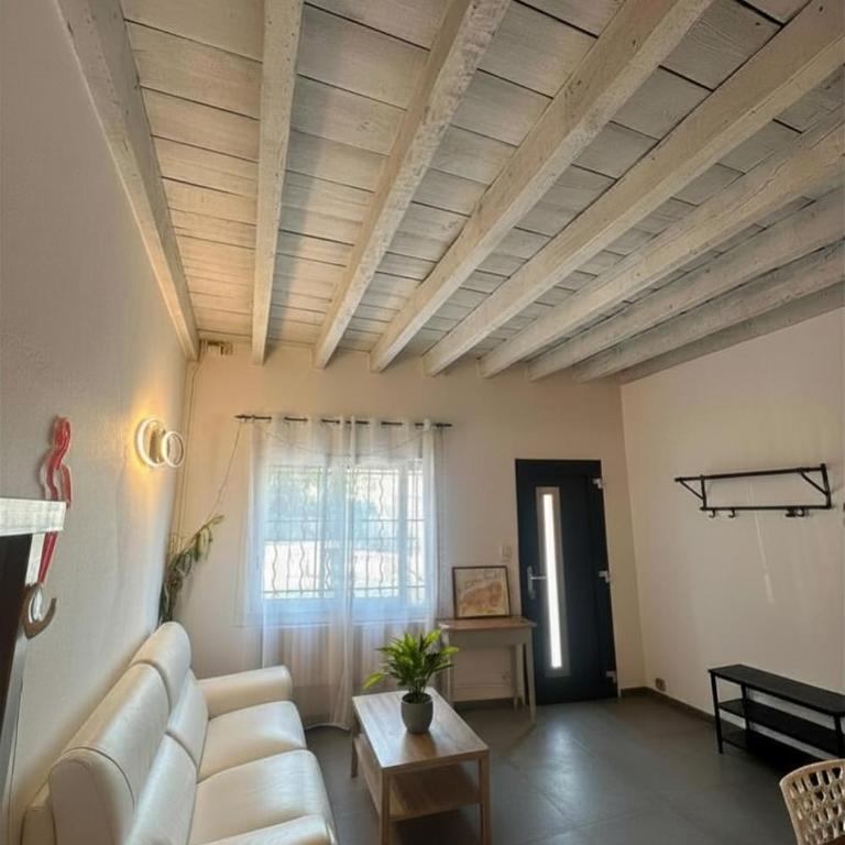 Maison familiale et confort, vue sur la Tour Luma - Villa - 2