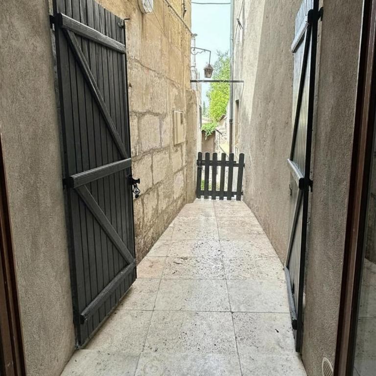 Maison familiale et confort, vue sur la Tour Luma - Villa - 4