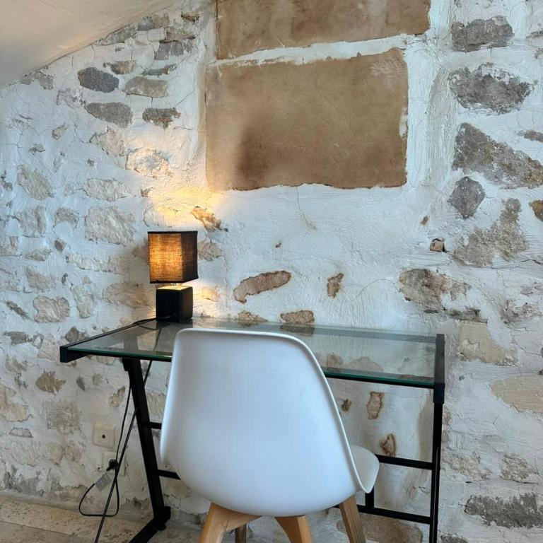 Maison familiale et confort, vue sur la Tour Luma - Villa - 20