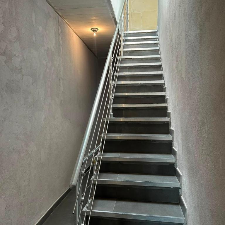 Maison familiale et confort, vue sur la Tour Luma - Villa - 24