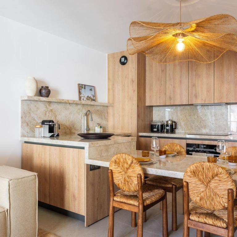 Spacious apartment with terrace and parking - Appartement - 2