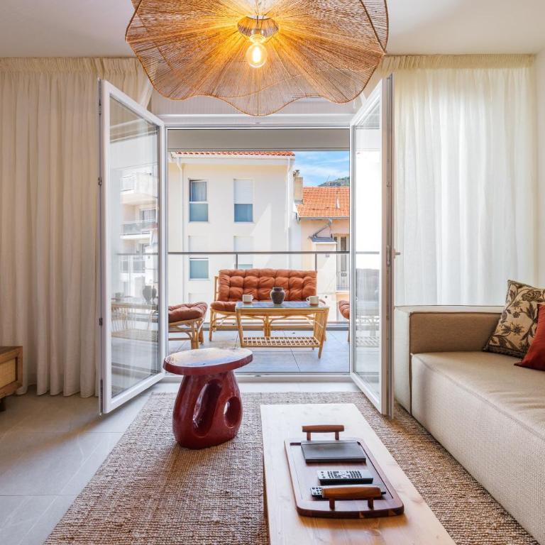 Spacious apartment with terrace and parking - Appartement - 6