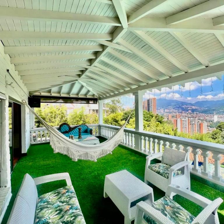 The Butterfly Mansion - King Suite with Pool View - 2