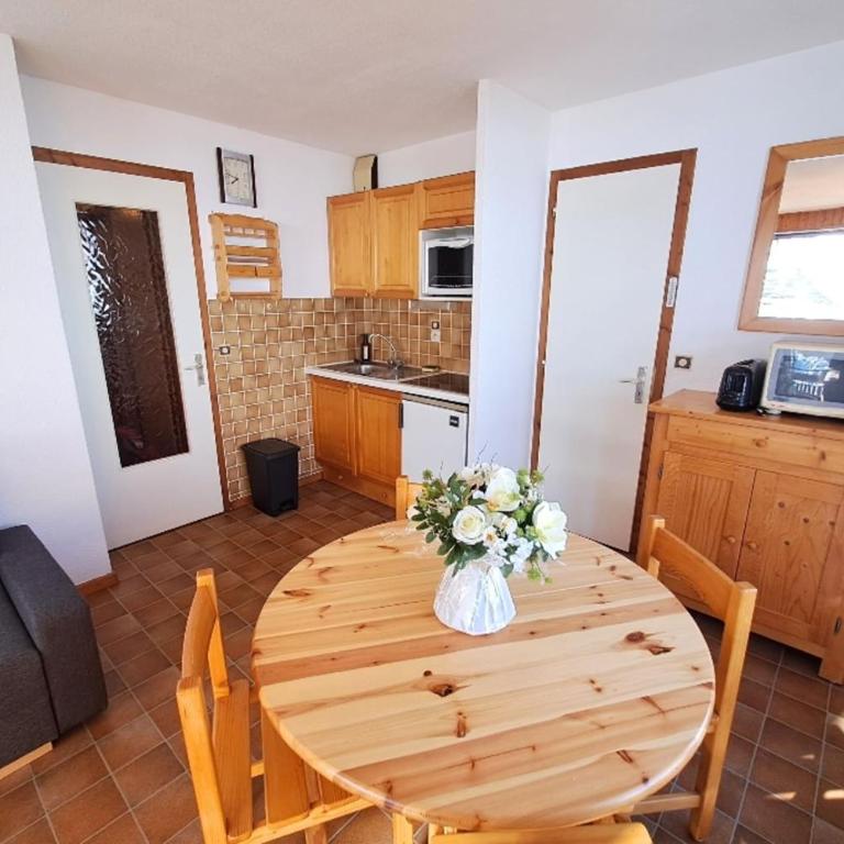 Stay at the slopes stunning mountain views! - Apartment - 3