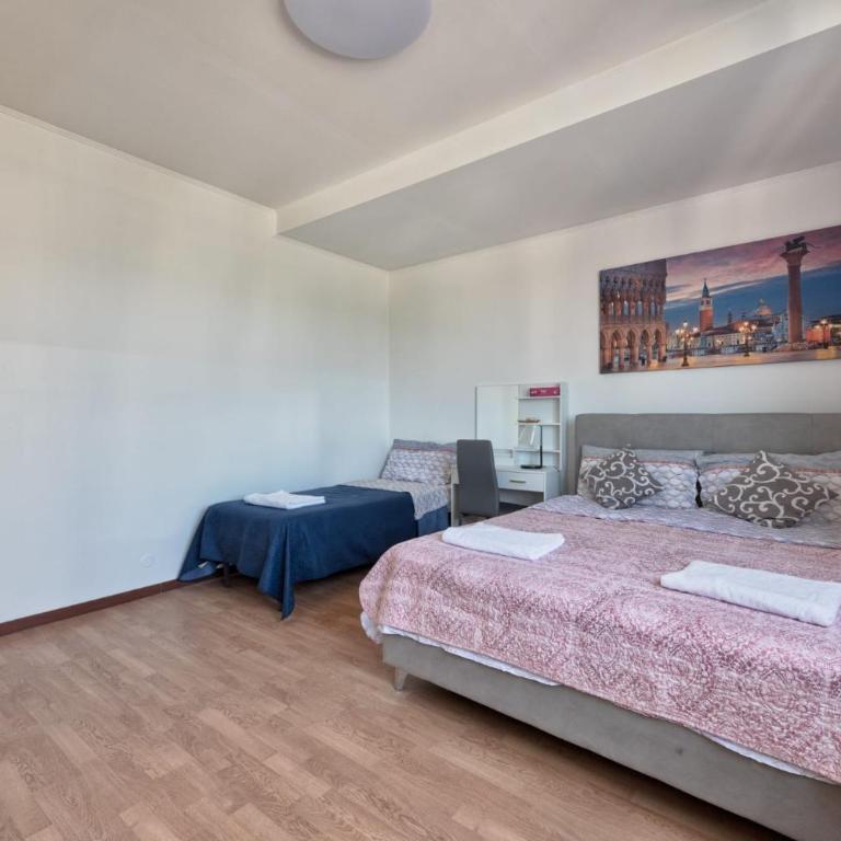 Apt Popolo Venice - Camera Tripla con Bagno in Comune - 11