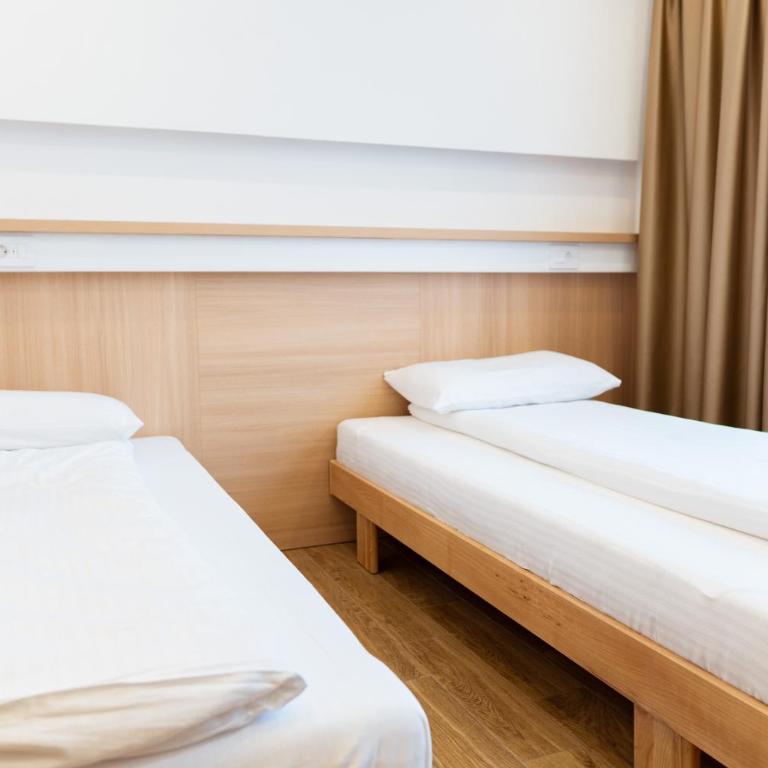 Mahagoni Rooms - Deluks Dvokrevetna Soba sa Zasebnim Krevetima - 5