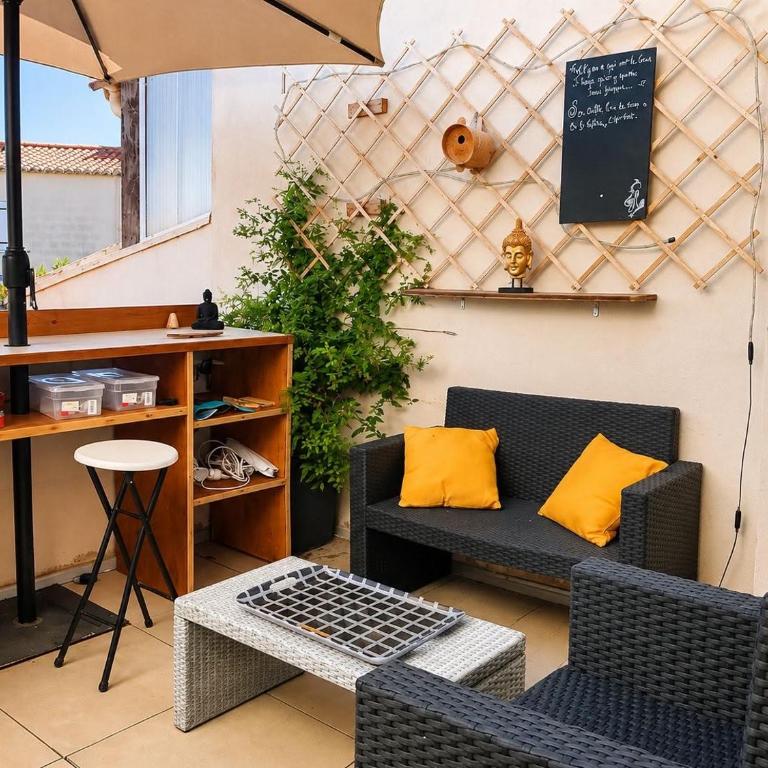 Grand appartement avec terrasse à 50m de la plage - Three-Bedroom Apartment - 3