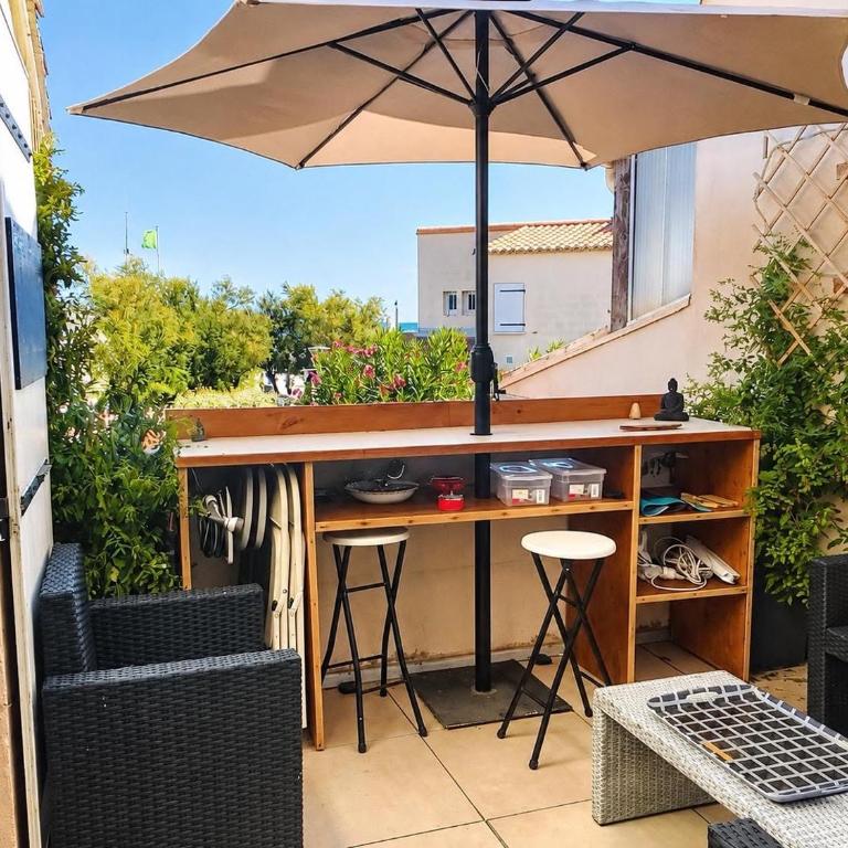 Grand appartement avec terrasse à 50m de la plage - Three-Bedroom Apartment - 15