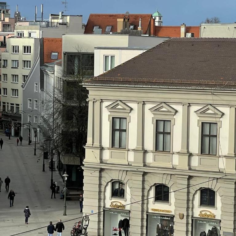 GoldenKey-Suites - Luxury Suite 'Fuggerei' - At Rathausplatz in the Heart of Augsburg - New in 2026 - Air-Conditioned - Appartamento - 34
