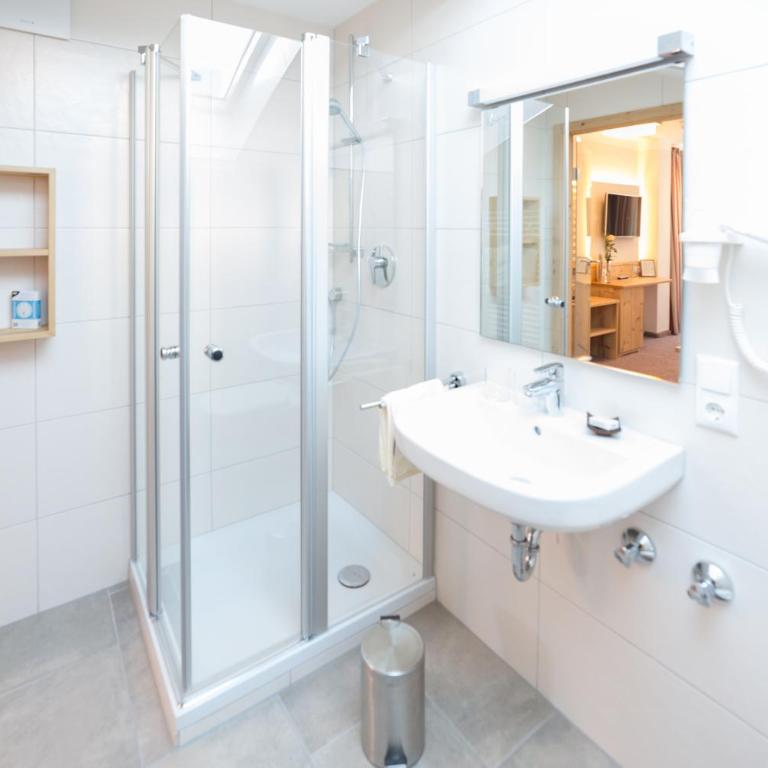 Hotel Christine - Doppelzimmer mit Balkon - 19