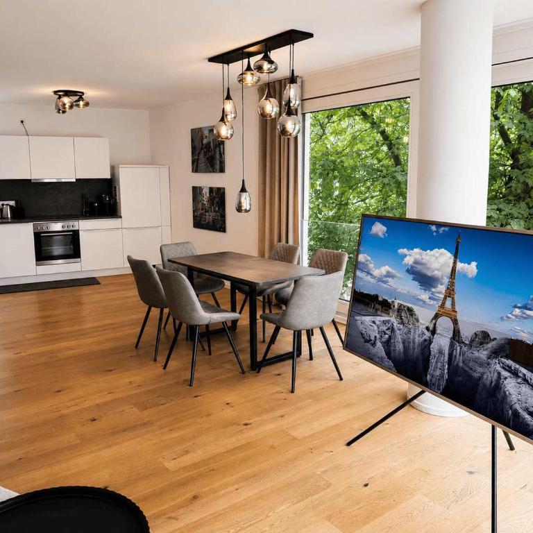 GoldenKey-Suites - Luxury Suite 'Perlachturm' - Direct Views of Rathausplatz & Perlach Tower - New in 2026 - Apartment - 2