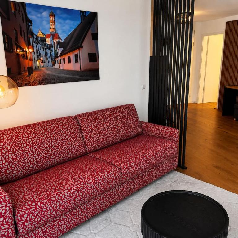 GoldenKey-Suites - Luxury Suite 'Perlachturm' - Direct Views of Rathausplatz & Perlach Tower - New in 2026 - Apartment - 3