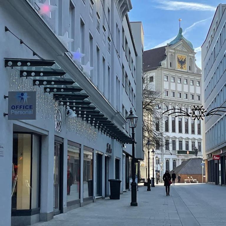 GoldenKey-Suites - Luxury Suite 'Perlachturm' - Direct Views of Rathausplatz & Perlach Tower - New in 2026 - Apartment - 29