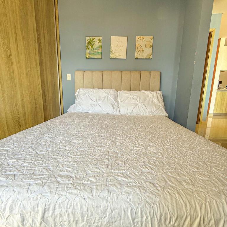 Apartment Near Downtown and the Beach - Three-Bedroom Apartment - 40