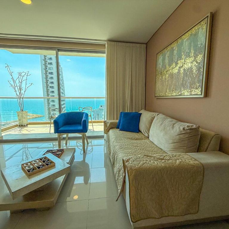 Apartment Near Downtown and the Beach - Three-Bedroom Apartment - 41
