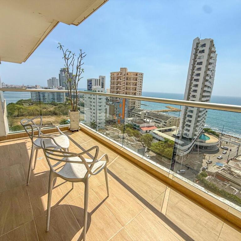 Apartment Near Downtown and the Beach - Three-Bedroom Apartment - 48