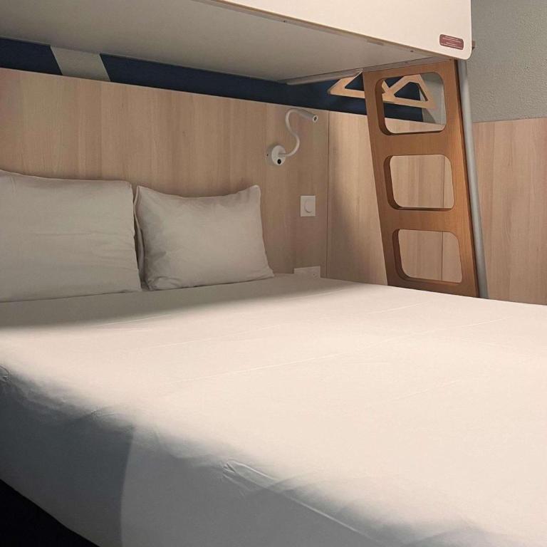 Ibis Budget Honfleur Centre Ville - Chambre Triple avec 1 Lit Double et 1 Lit Superposé - 1