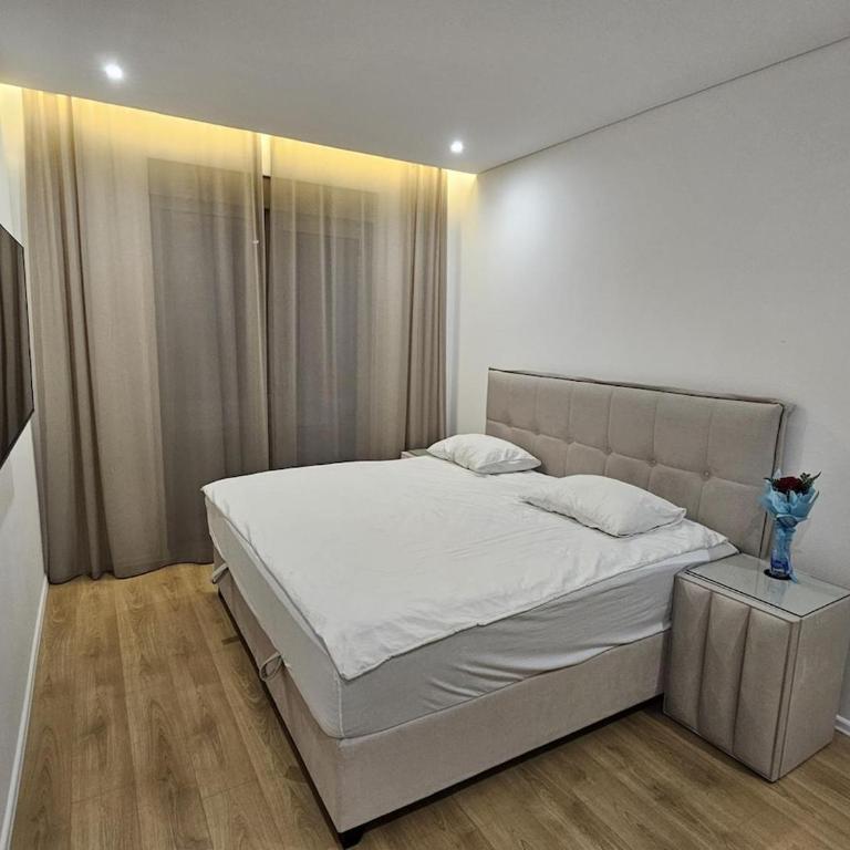 Luxury Airport Residence - Private Jacuzzi&Terrace - One-Bedroom Apartment - 3