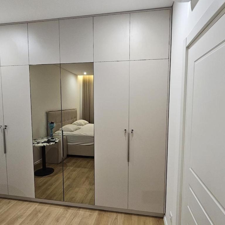 Luxury Airport Residence - Private Jacuzzi&Terrace - One-Bedroom Apartment - 7