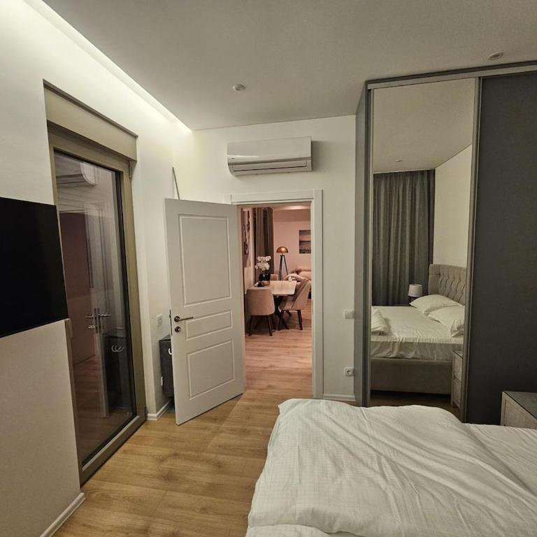 Luxury Airport Residence - Private Jacuzzi&Terrace - One-Bedroom Apartment - 10