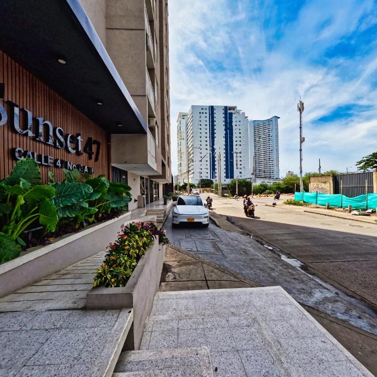 Sunset 47 Rooftop Stay - Three-Bedroom Apartment with View - 10
