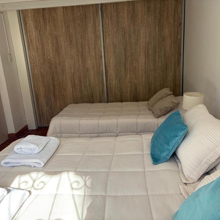 Espacio y confort en tres dormitorios - Three-Bedroom House - 36